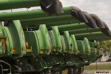 used combines at a dealer&#039;s lot